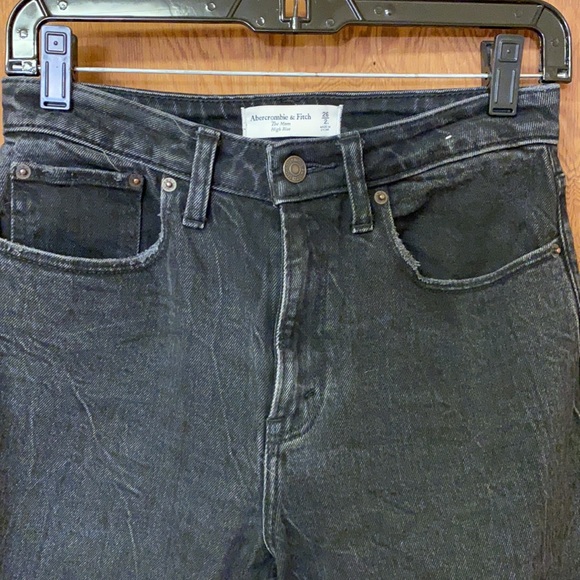 Abercrombie and Fitch : The Mom High Rise - Picture 3 of 6
